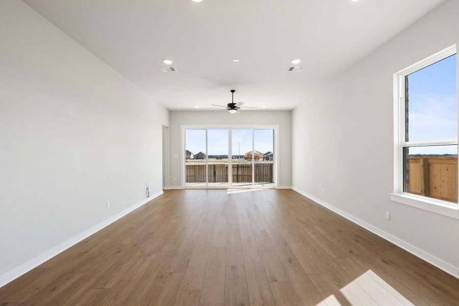 Spacious, unfurnished interior of a new home in Lariat, Liberty Hill (Image 28).