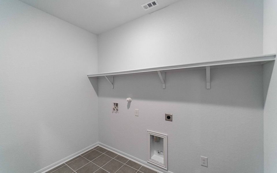 Spacious, unfurnished interior of a new home in Hannah Heights, Seguin (Image 18).