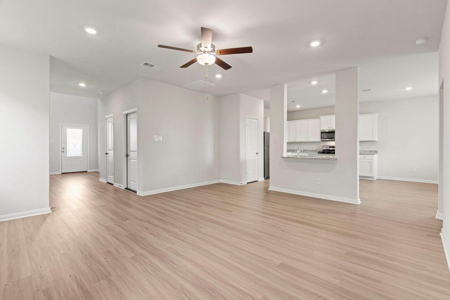 Spacious, unfurnished interior of a new home in , Iowa Colony (Image 11).