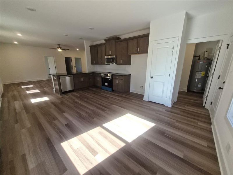 Spacious, unfurnished interior of a new home in , Dallas (Image 6).