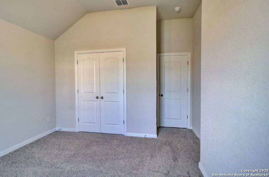 Spacious, unfurnished interior of a new home in Veranda, San Antonio (Image 18).