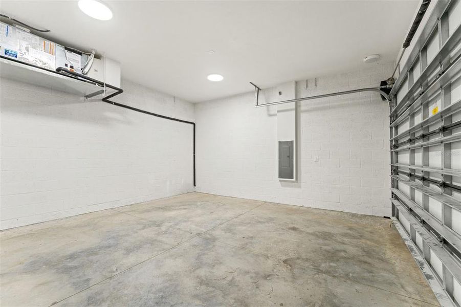 Spacious, unfurnished interior of a new home in , Tampa (Image 22).