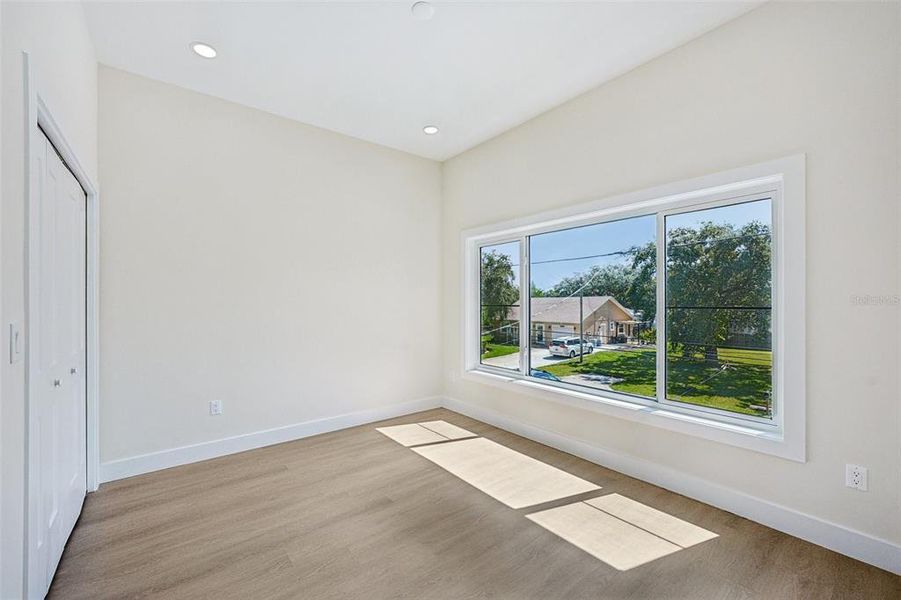 Spacious, unfurnished interior of a new home in , Largo (Image 20).