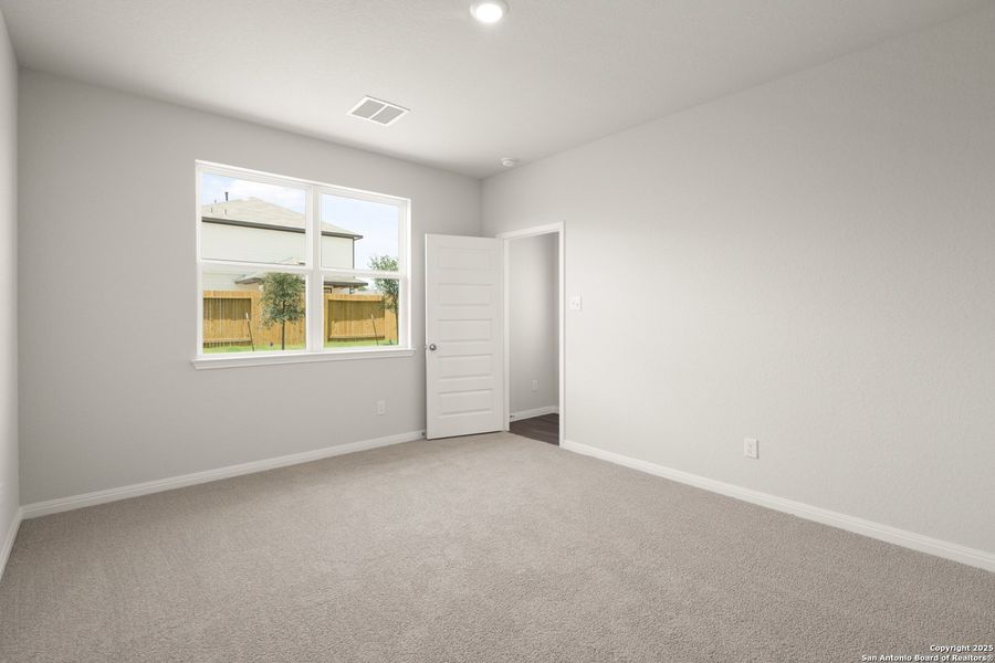 Spacious, unfurnished interior of a new home in Timber Creek, San Antonio (Image 27).