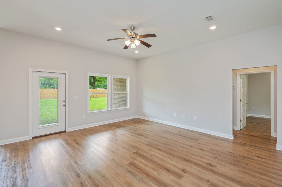 Spacious, unfurnished interior of a new home in Barton's Bend, Crestview (Image 21). Spacious, unfurnished interior of a new home in Barton's Bend, Crestview (Image 21).