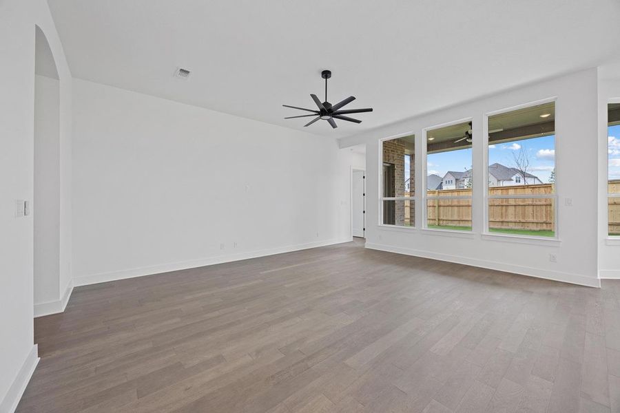 Spacious, unfurnished interior of a new home in Flora, Hutto (Image 15).
