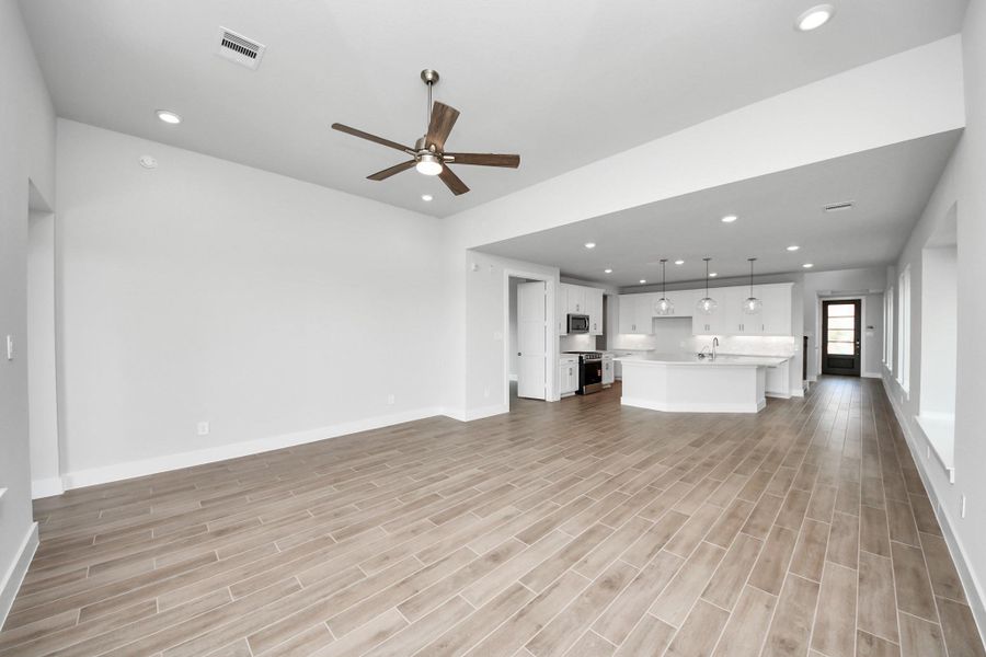 Spacious, unfurnished interior of a new home in Amira: Premier Collection, Tomball (Image 18).