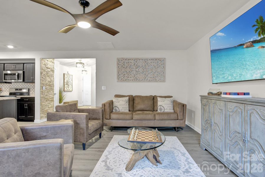 Living room - view 2