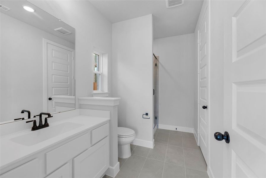 Representative image. Features, specifications, selections and colors may vary.