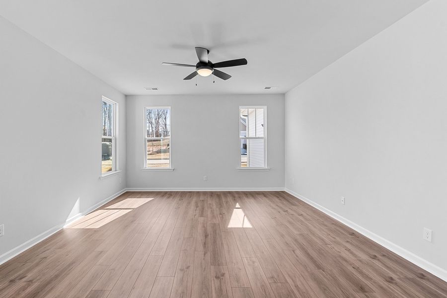 Spacious, unfurnished interior of a new home in Fieldstone, Lexington (Image 30).