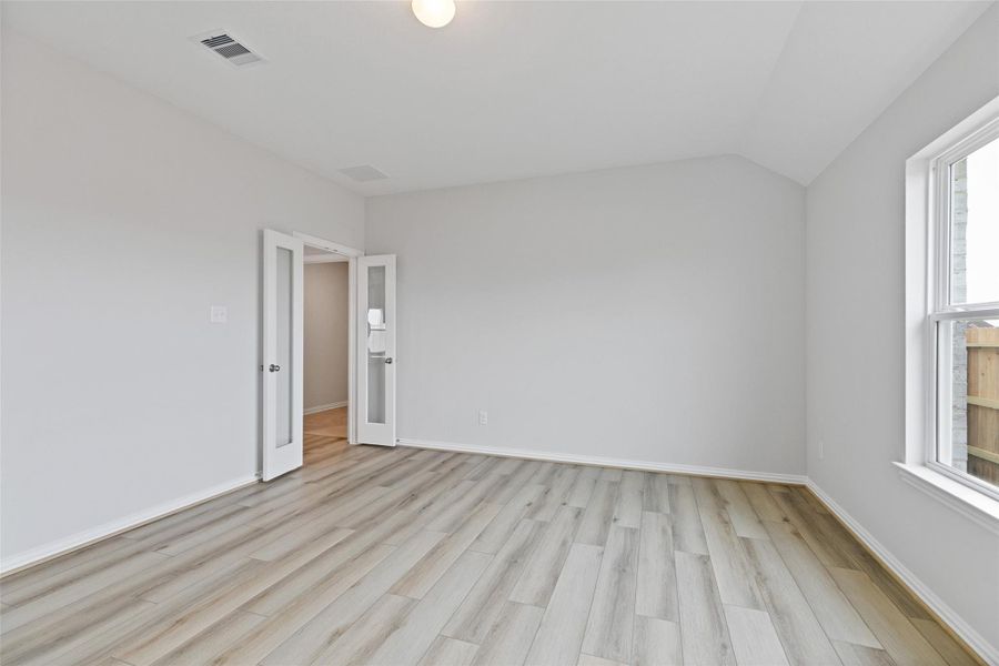 Spacious, unfurnished interior of a new home in Oakwood Estates, Waller (Image 22).