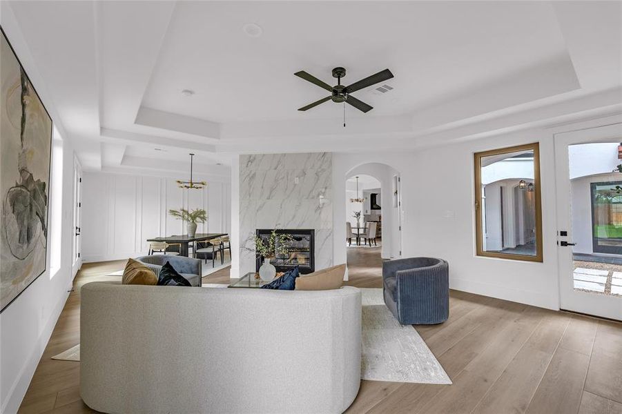 Imagine entertaining in this inviting space! Imagine entertaining in this inviting space!