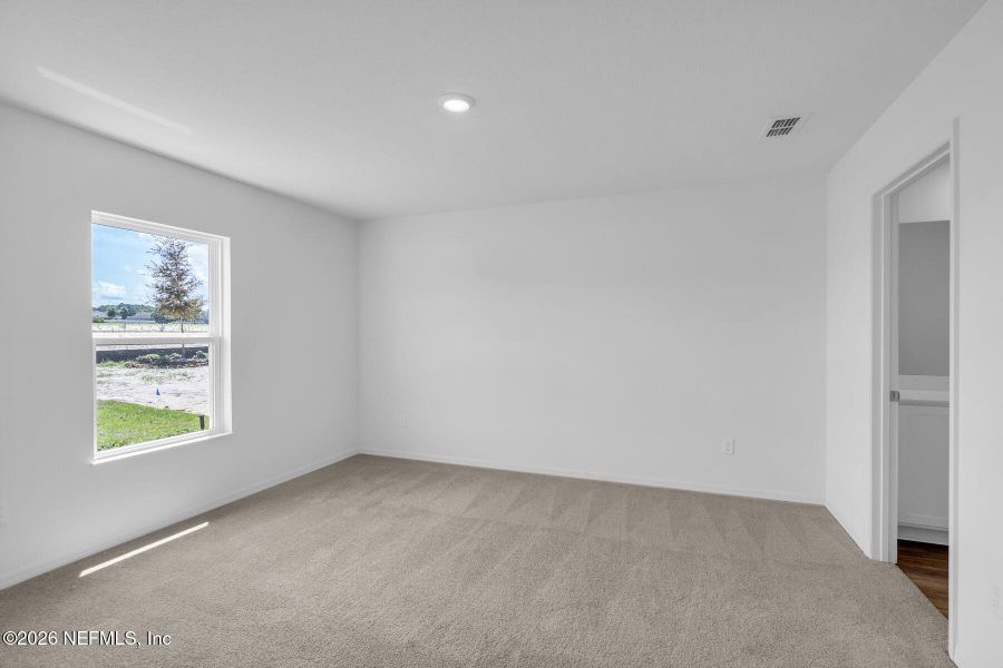 Spacious, unfurnished interior of a new home in Rolling Hills, Green Cove Springs (Image 15).