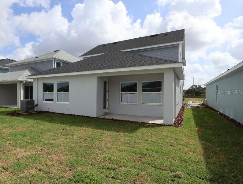 Exterior details and patio area of a home in Eastlyn, Bradenton (Image 4).