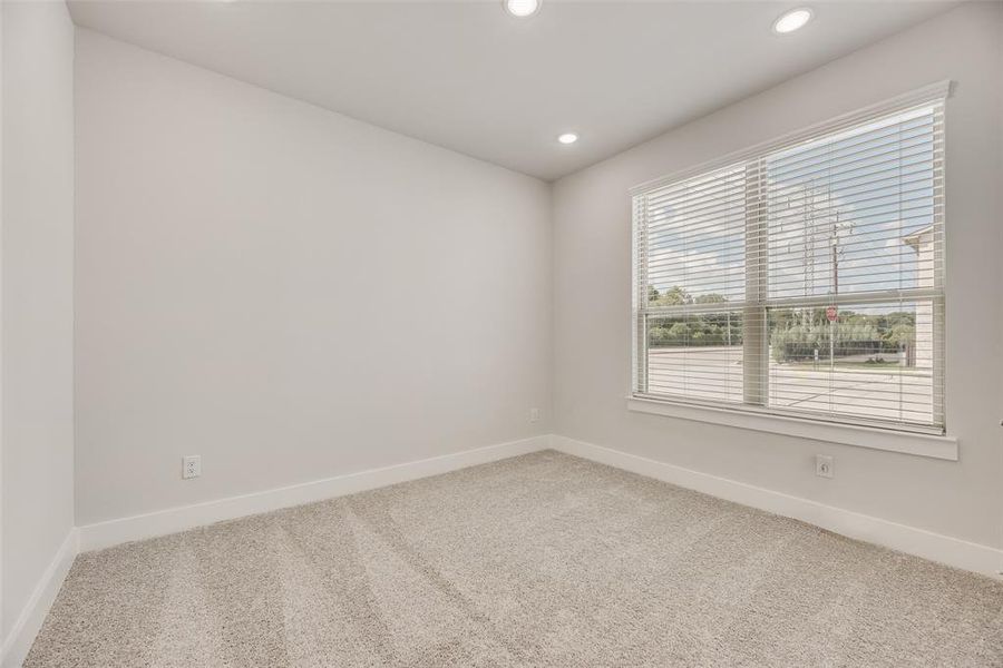 Spacious, unfurnished interior of a new home in Collin Creek, Plano (Image 17).