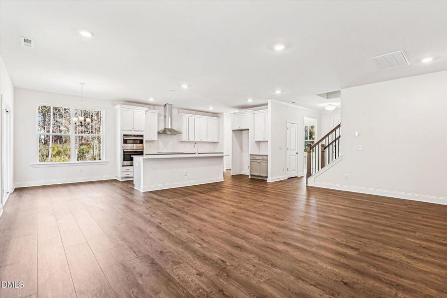 Fontana - BTS 19 - interiors-family room