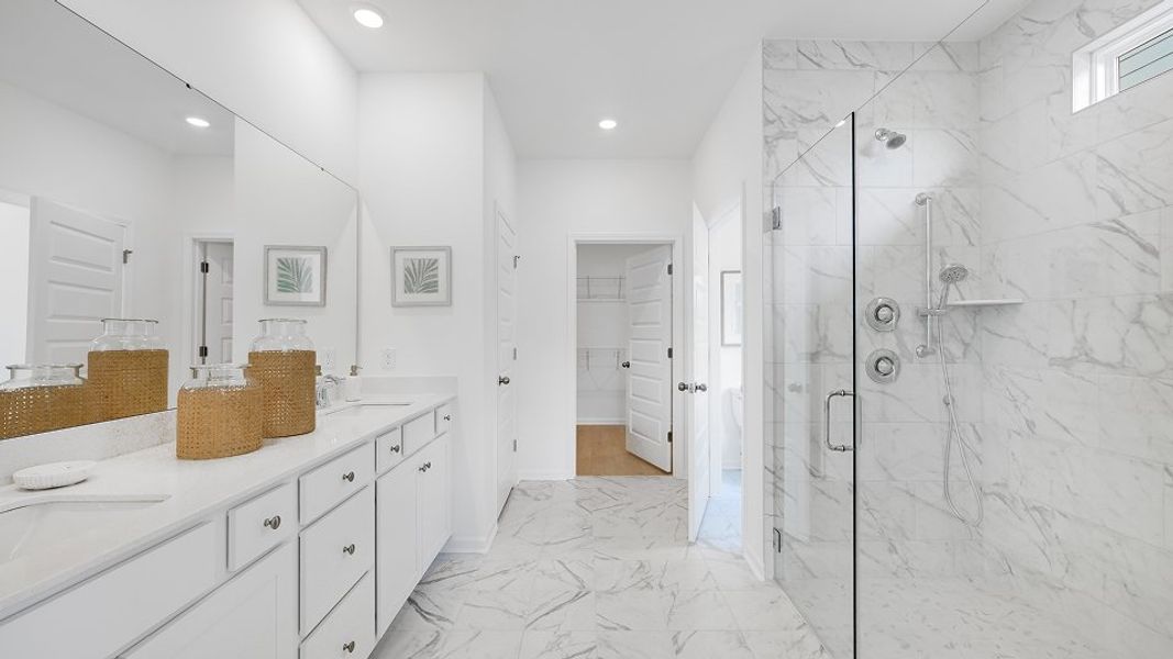 2225 Avery Owners Bath 2of2 F1 100325