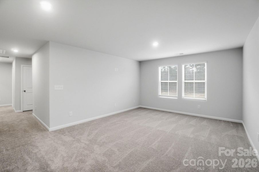 Spacious, unfurnished interior of a new home in Waxhaw Landing, Monroe (Image 28).