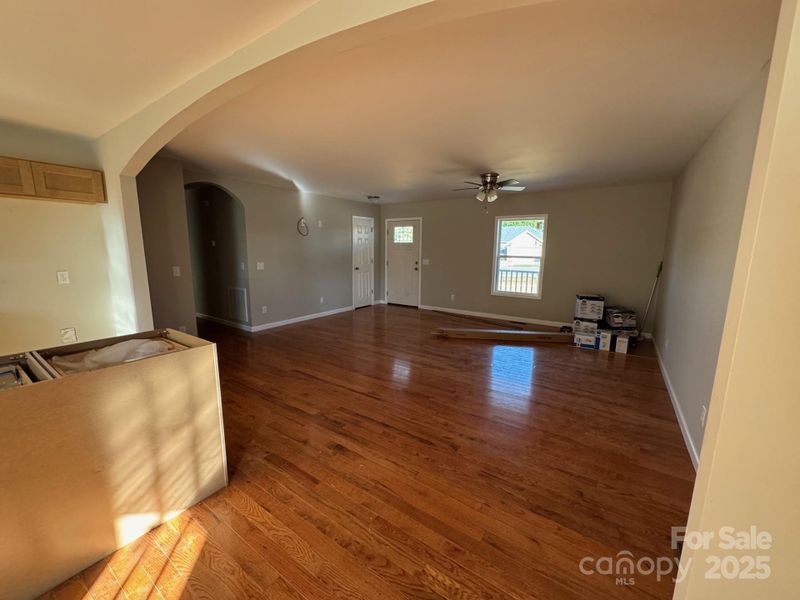 Spacious, unfurnished interior of a new home in , Granite Falls (Image 4).