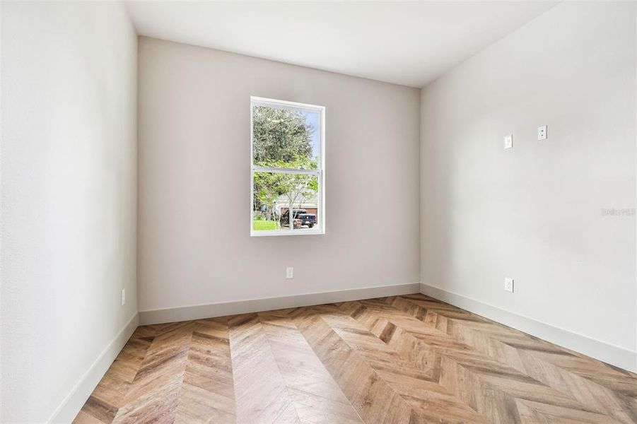 Spacious, unfurnished interior of a new home in , Tampa (Image 21).