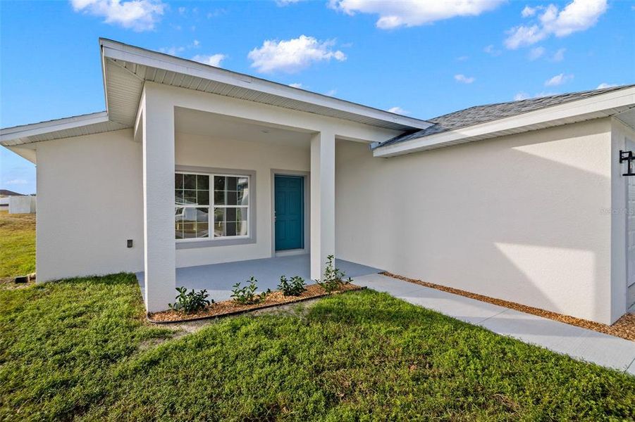 Exterior details and patio area of a home in SummerCrest, Ocala (Image 19).