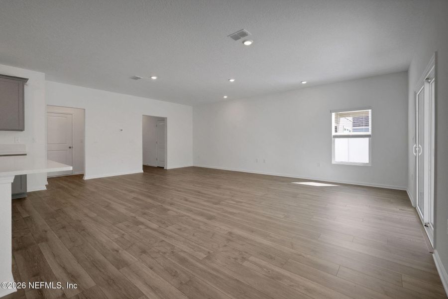 Spacious, unfurnished interior of a new home in Cedar Creek, Jacksonville (Image 36).