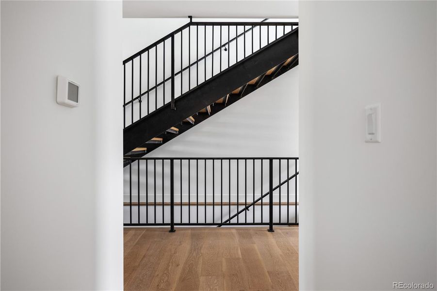 Spacious, unfurnished interior of a new home in , Golden (Image 23).