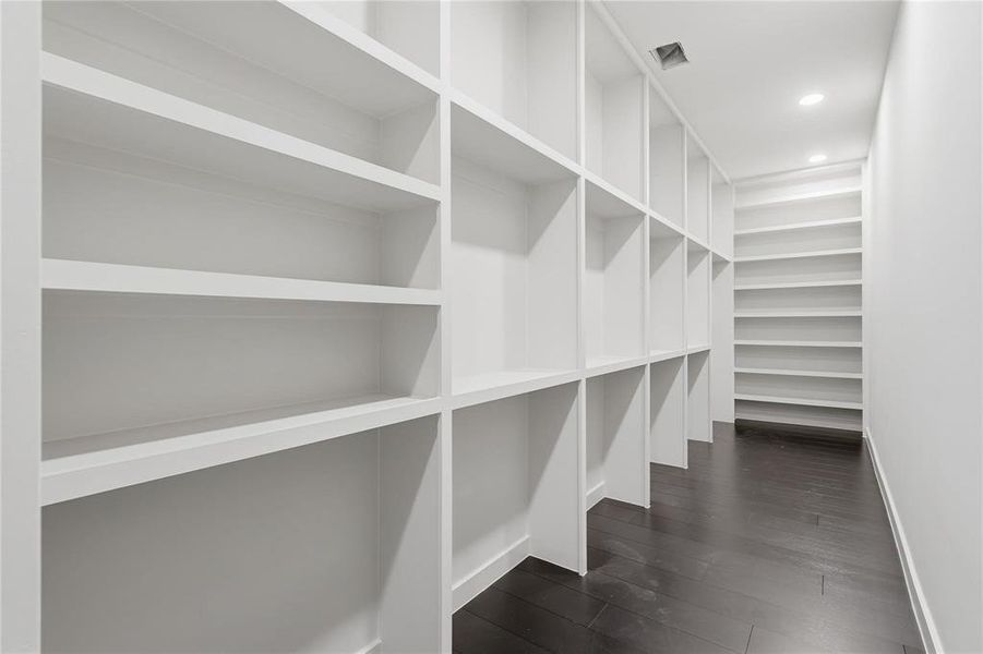 Spacious, unfurnished interior of a new home in , Dallas (Image 26).