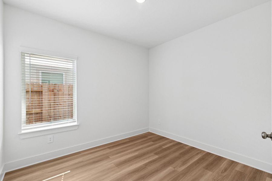 Spacious, unfurnished interior of a new home in Lone Star Landing, Montgomery (Image 24).