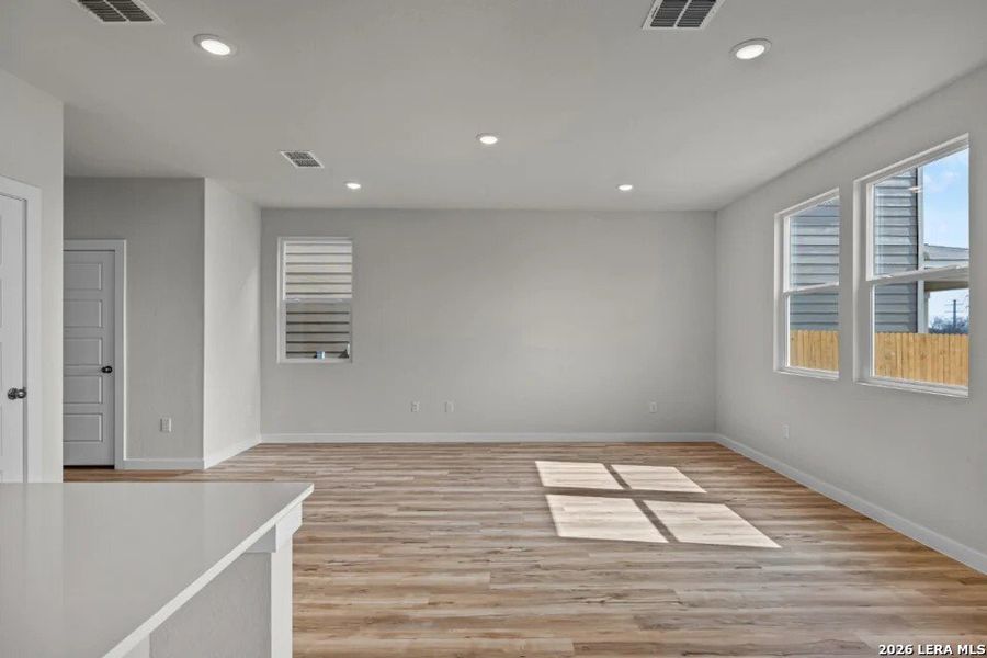 Spacious, unfurnished interior of a new home in Spring Creek, San Antonio (Image 16). Spacious, unfurnished interior of a new home in Spring Creek, San Antonio (Image 16).