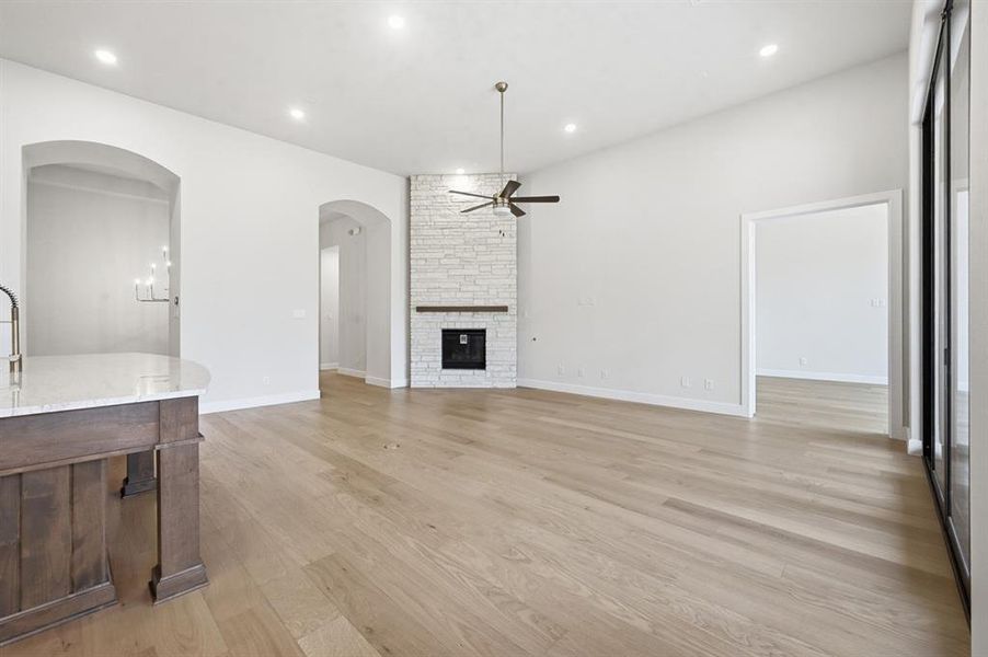 Spacious, unfurnished interior of a new home in Mustang Lakes, Celina (Image 23).