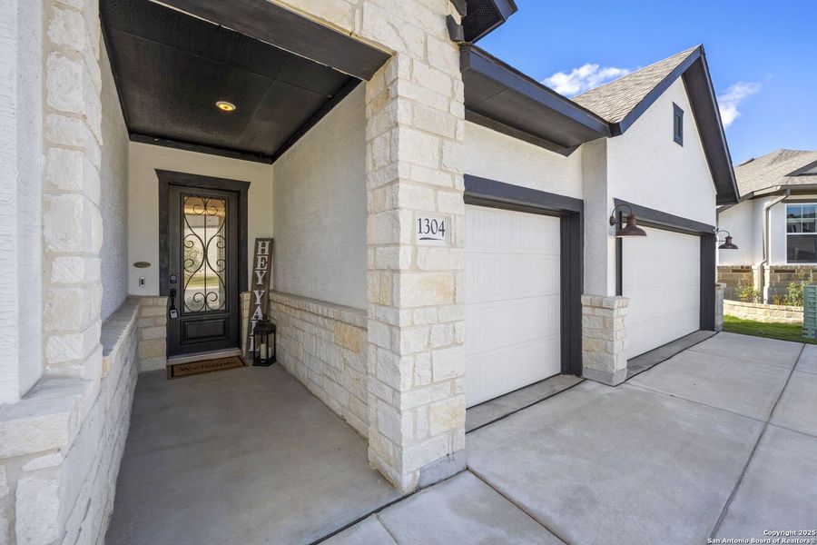 Exterior details and patio area of a home in Meyer Ranch – Legacy Series, New Braunfels (Image 4).