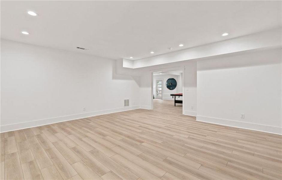 Spacious, unfurnished interior of a new home in , Atlanta (Image 49).