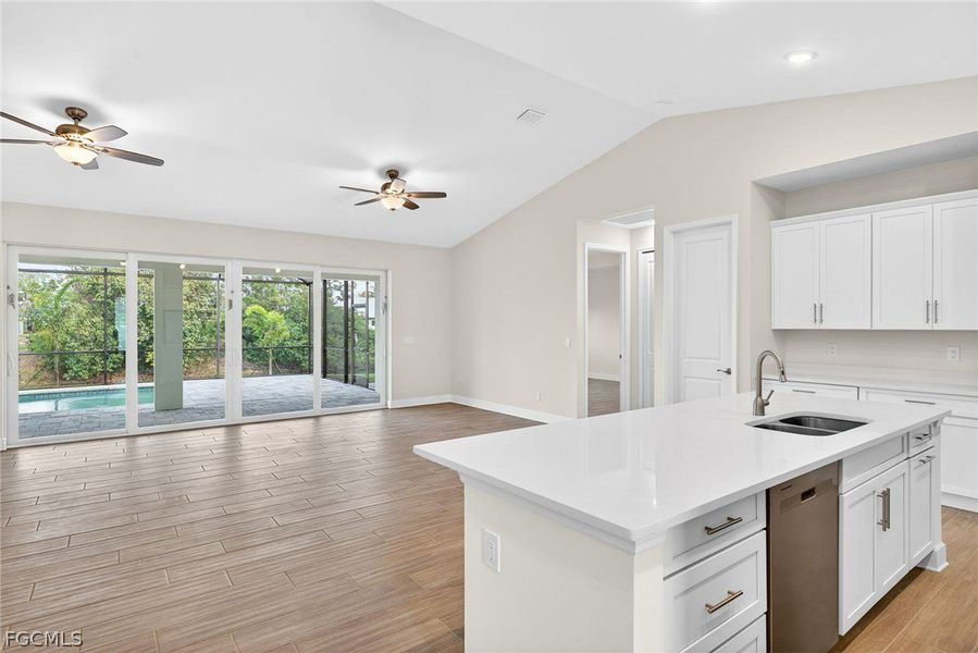 Spacious, unfurnished interior of a new home in Cape Coral, Cape Coral (Image 26).