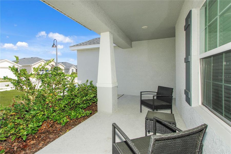Exterior details and patio area of a home in , Zephyrhills (Image 3).