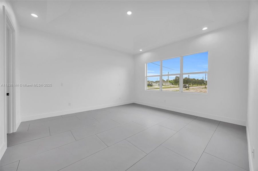 Spacious, unfurnished interior of a new home in , Port St. Lucie (Image 38).