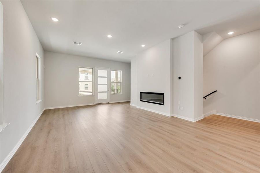 Spacious, unfurnished interior of a new home in City Point, North Richland Hills (Image 28).