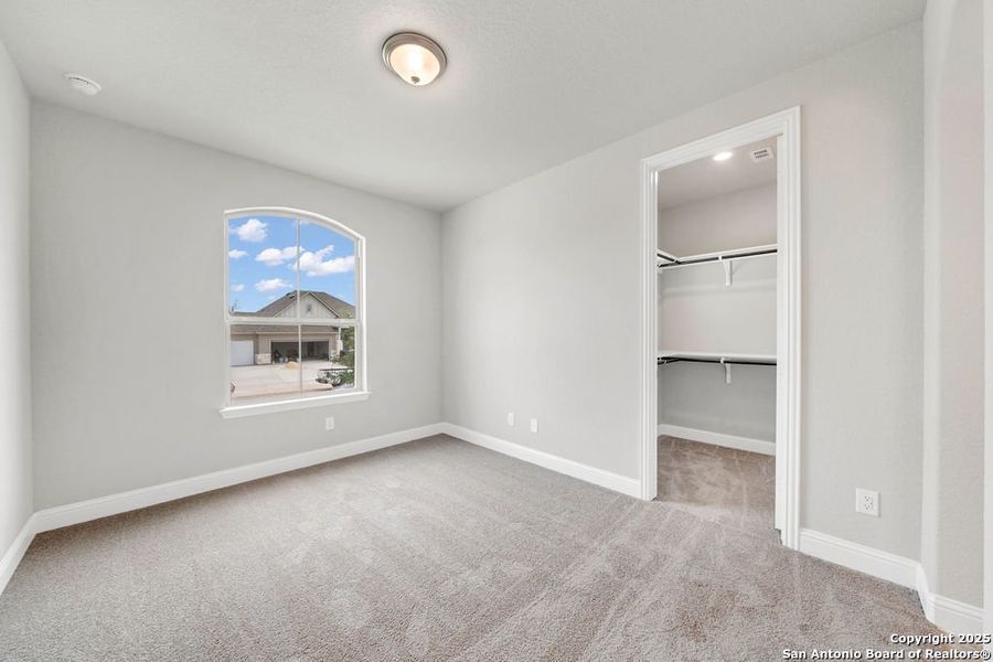 Spacious, unfurnished interior of a new home in Annabelle Ranch, San Antonio (Image 19).