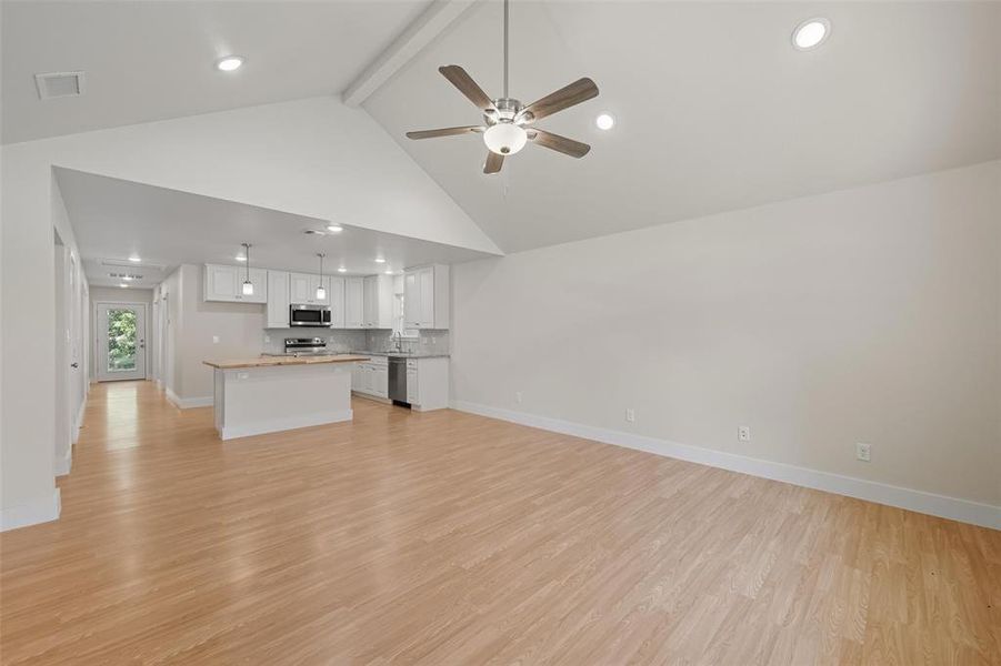 Spacious, unfurnished interior of a new home in , Denison (Image 10).