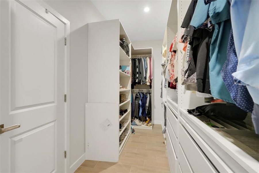 Furnished interior view inside a new home in , Clermont (Image 6).