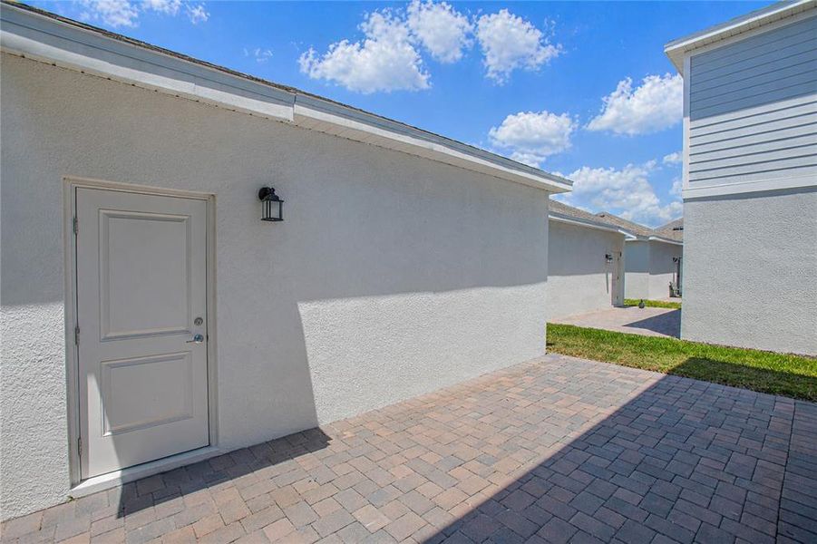 Exterior details and patio area of a home in Tohoqua, Kissimmee (Image 24).
