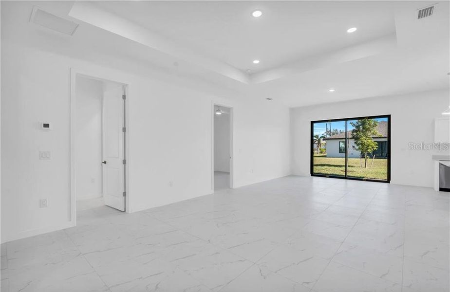 Spacious, unfurnished interior of a new home in , Cape Coral (Image 16).