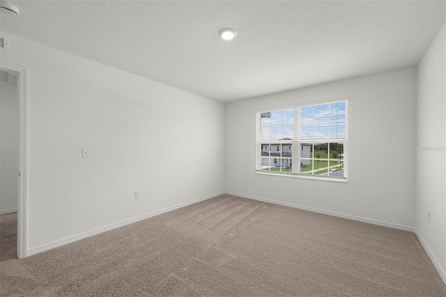 Spacious, unfurnished interior of a new home in Tula Parc, Astatula (Image 10).