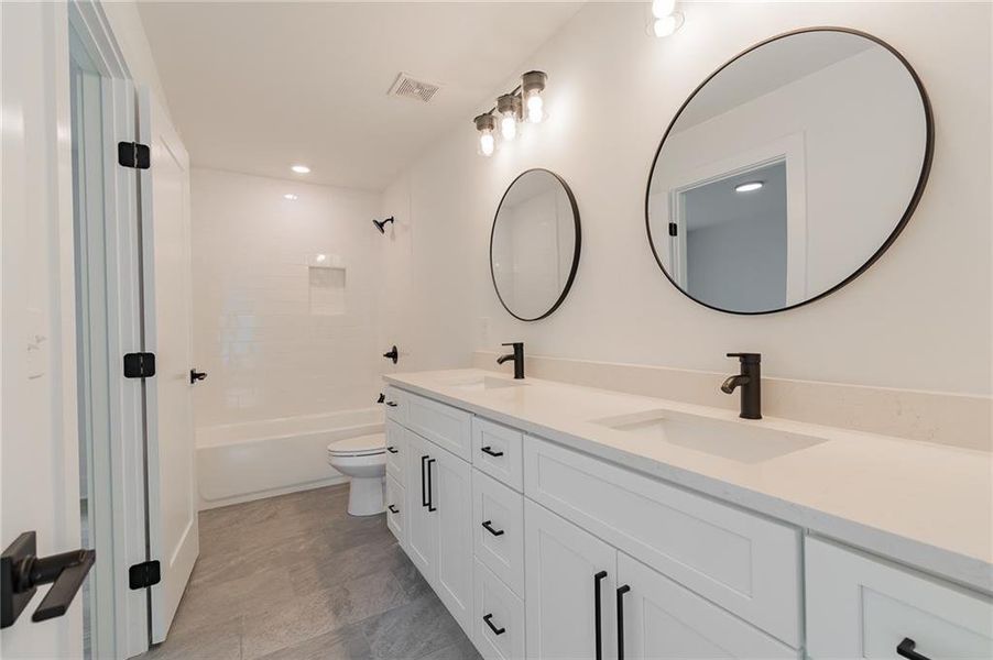 Furnished interior view inside a new home in , Gainesville (Image 4).