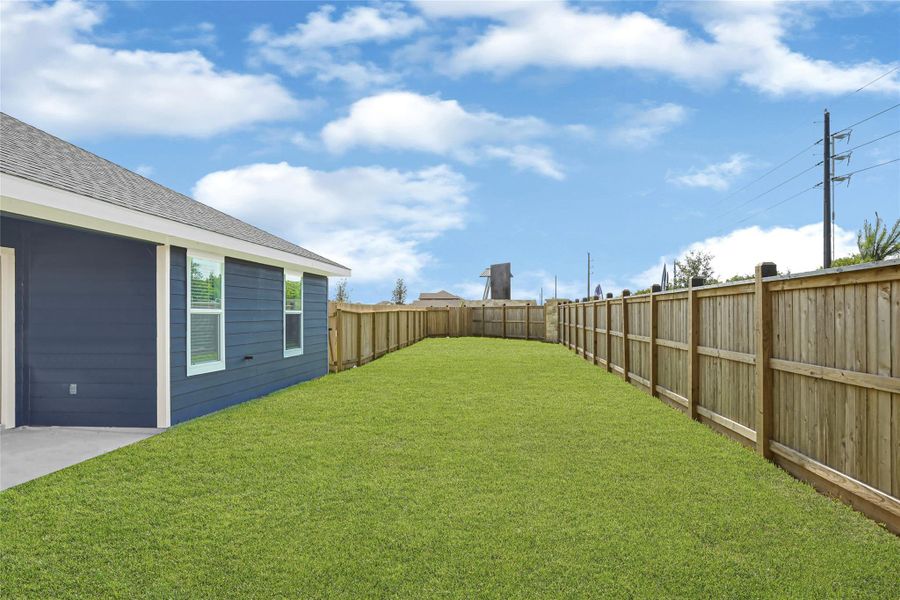Exterior details and patio area of a home in Holly Ridge, Rosenberg (Image 4).