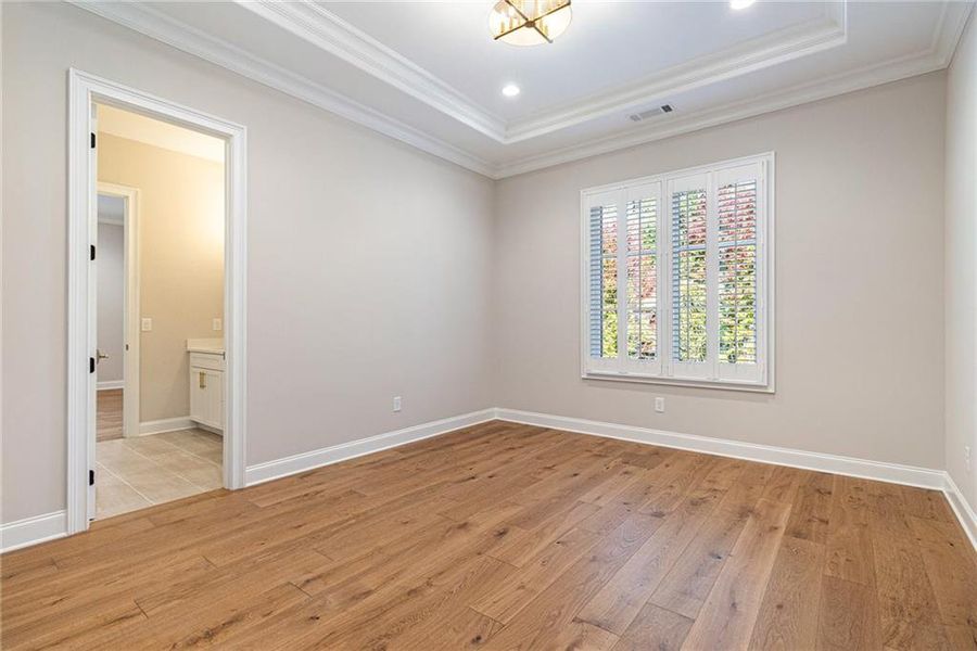 Spacious, unfurnished interior of a new home in , Brookhaven (Image 31).