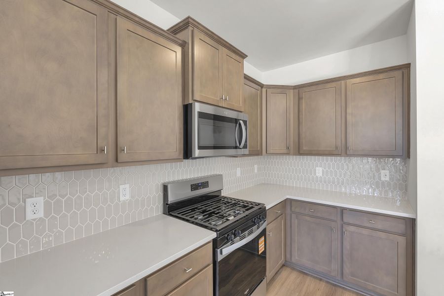 Furnished interior view inside a new home in Lynbrook, Boiling Springs (Image 9).