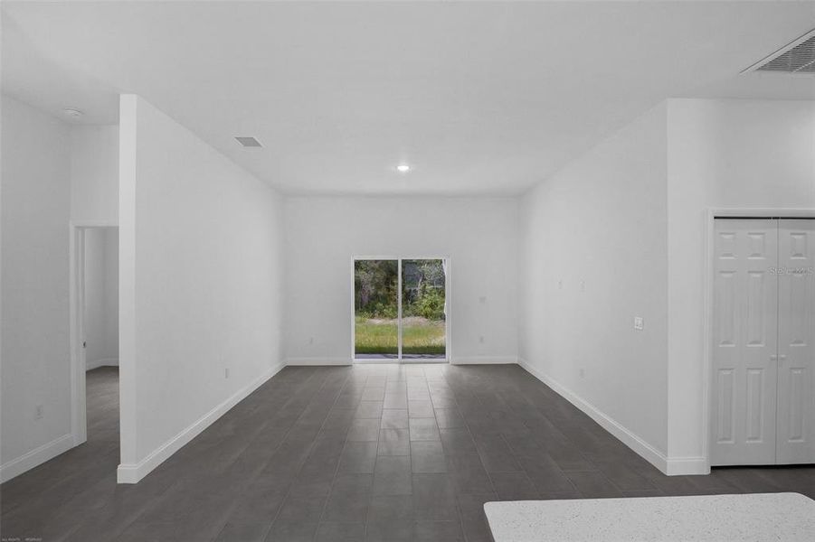 Spacious, unfurnished interior of a new home in , Dunnellon (Image 18).