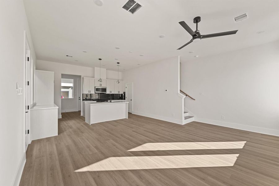 Spacious, unfurnished interior of a new home in Jesselton Square at Creekmont, Houston (Image 17). Spacious, unfurnished interior of a new home in Jesselton Square at Creekmont, Houston (Image 17).