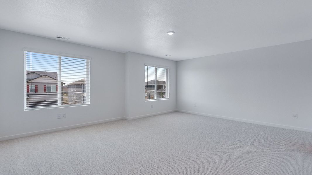 Spacious, unfurnished interior of a new home in Prairie Song, Windsor (Image 19).